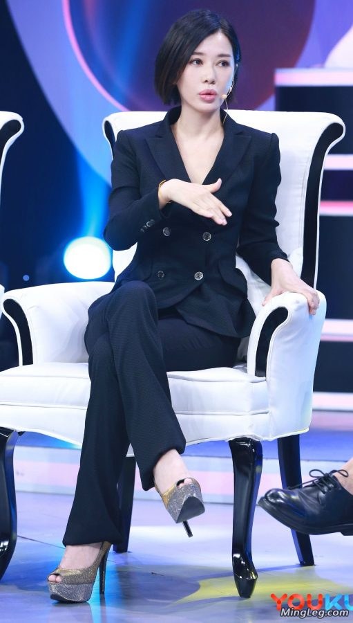 孙骁骁这细高跟长腿没治了+美妇余男(11/13)