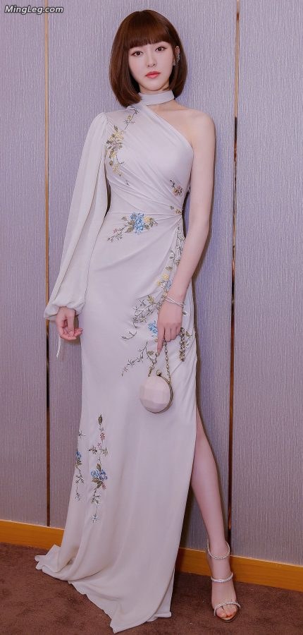 唐嫣身穿东方复古魅力长裙领奖(1/4)