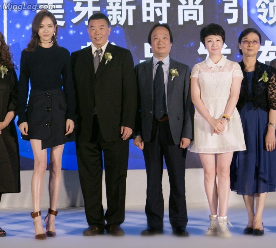 唐嫣闪亮的玉腿被很多人的精华涂满了(8/10)