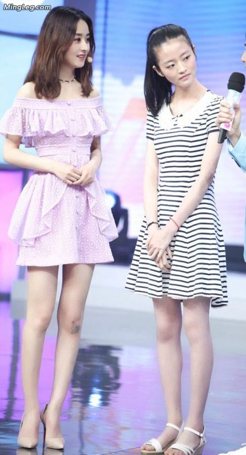 赵丽颖粉色少女系录快本膝盖是怎么了(1/2)