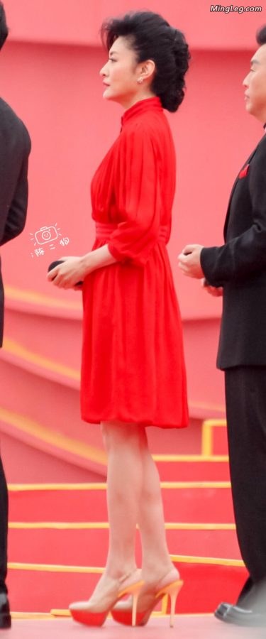 周涛的性感高跟鞋玉脚什么时候下来服务一下(13/14)