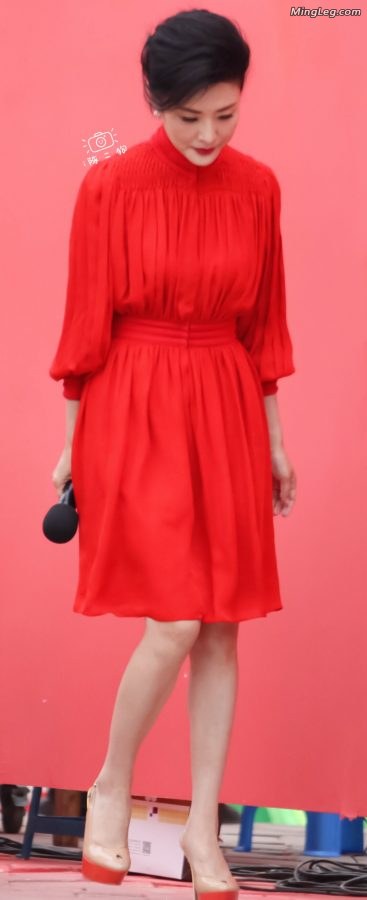 周涛的性感高跟鞋玉脚什么时候下来服务一下(6/14)