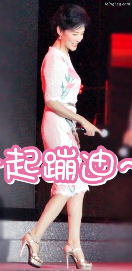 周涛高跟腿央视最大气的主持人(2/2)