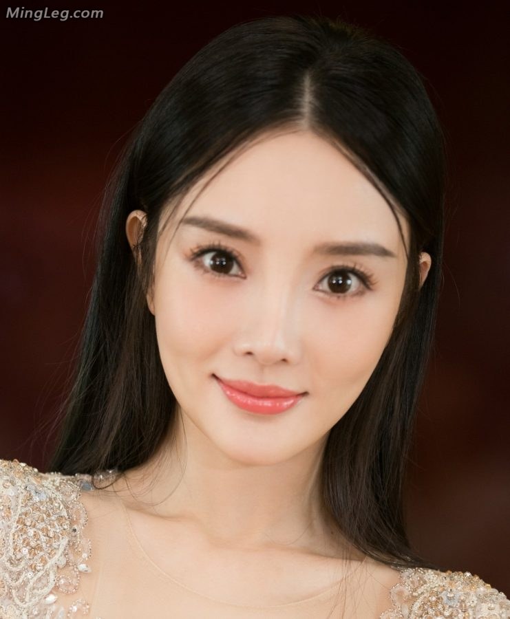 李小璐穿高开叉礼服露出够劲的驴蹄高跟鞋(4/4)