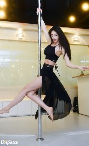 T-ara成员朴智妍美腿玉足大跳钢管舞（有gif动图）