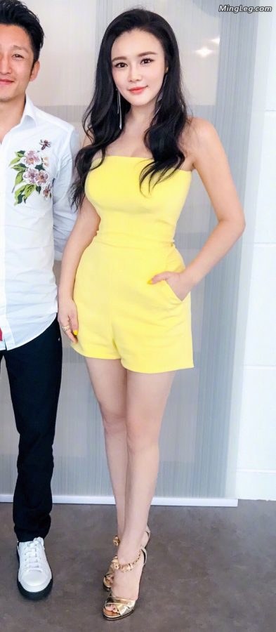 冉莹颖美腿修长可玩性高(1/2)