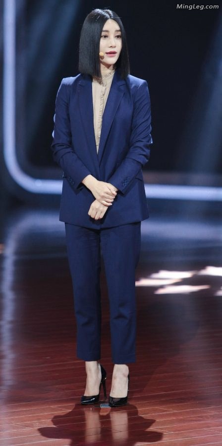 《说出我世界》尚雯婕细高跟鞋台上演讲有气质(2/22)