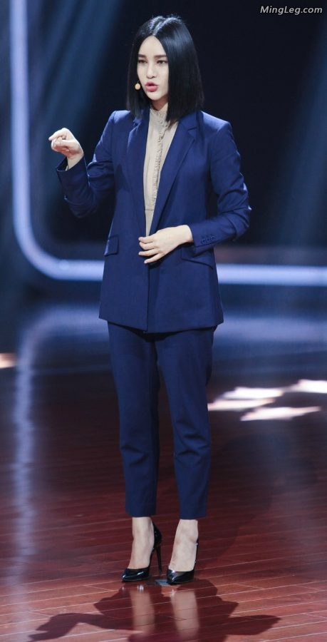 《说出我世界》尚雯婕细高跟鞋台上演讲有气质(4/22)