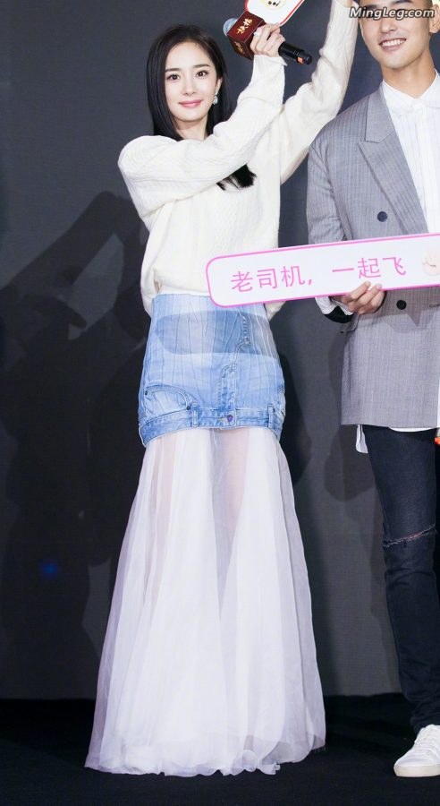 杨幂穿白色纱裙美腿半透(6/10)