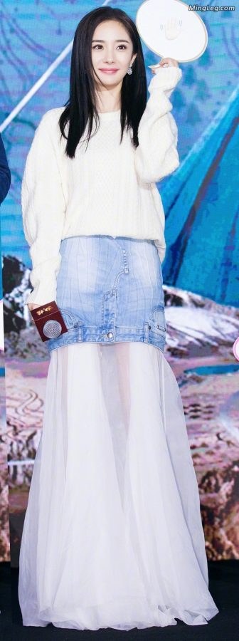Yang Mi wears a white gauze skirt and her beautiful legs are semi-transparent(9/10)