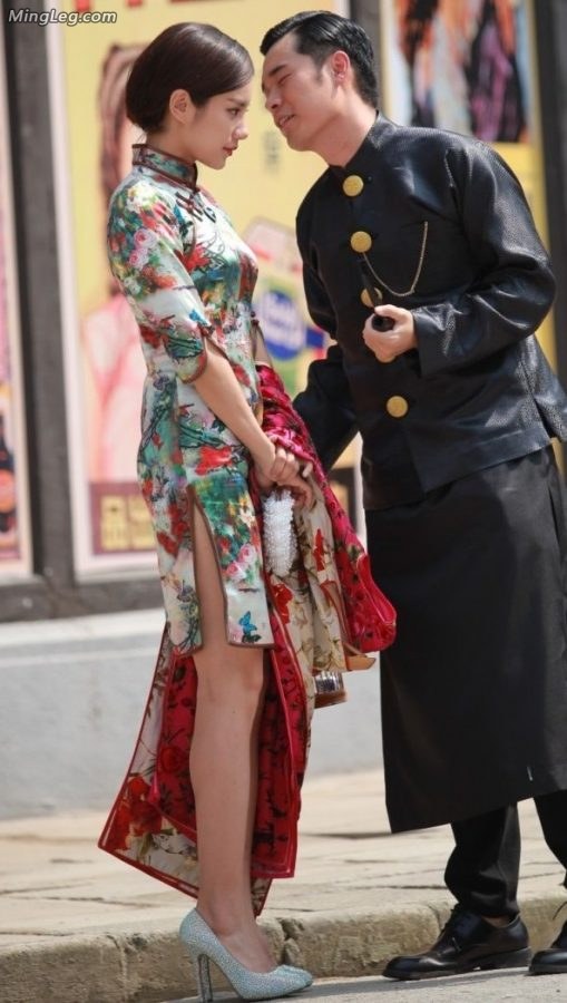 跑男里面伊一的旗袍美腿真性感(2/3)