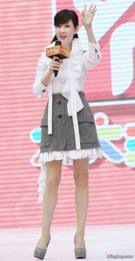 周慧敏这熟女的美腿我能玩到她怀疑人生(3/7)