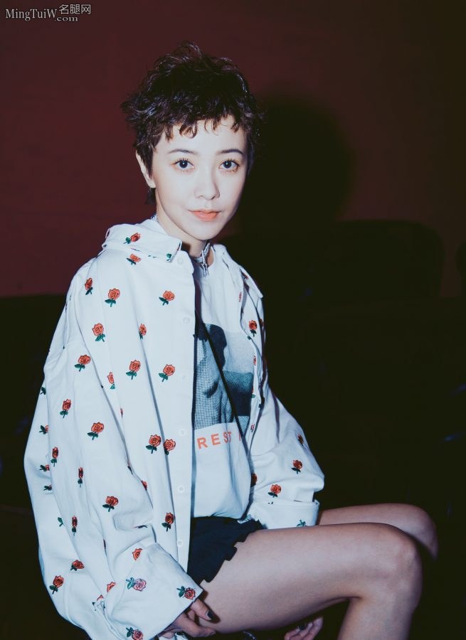 Amber Kuo, the short-haired, beautiful-legged fairy(11/17)