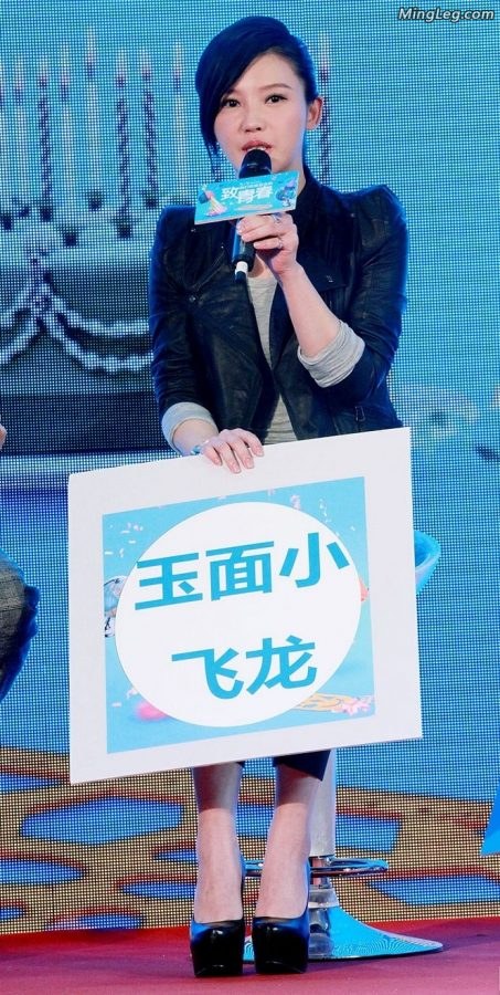 江疏影极少穿丝袜这回找着了丫丫也不错(4/15)
