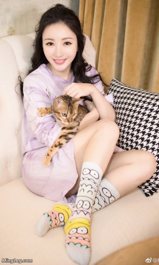 柳岩可爱棉袜子那只猫很幸福(2/3)