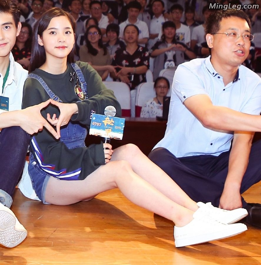 欧阳娜娜的腿青春自然无修饰(1/9)