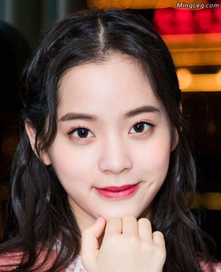 欧阳娜娜小美女粉色纱裙美腿半透(7/7)