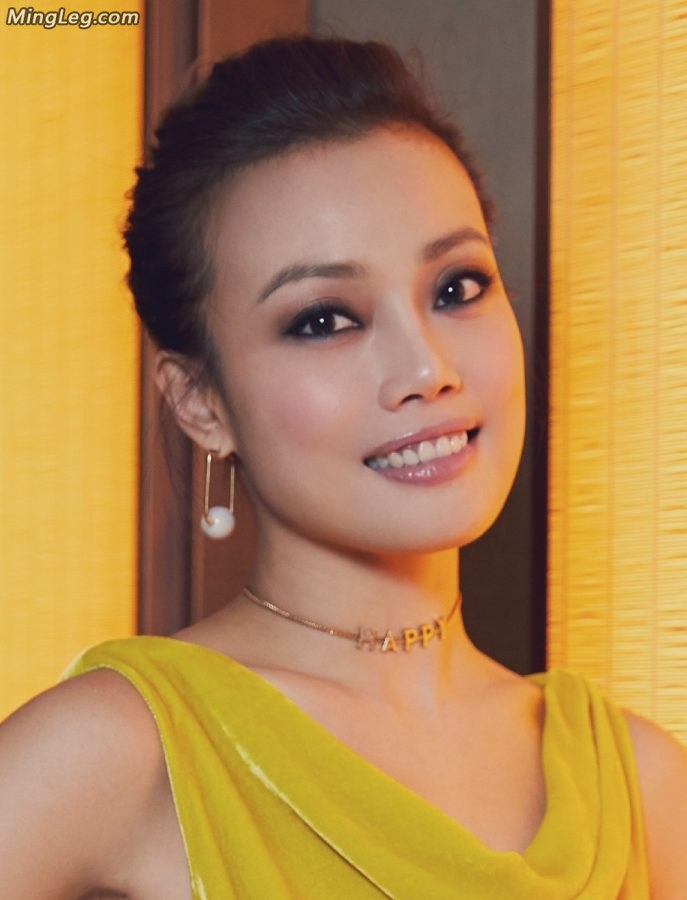 大眼美女容祖儿优雅尖头高跟鞋(4/7)