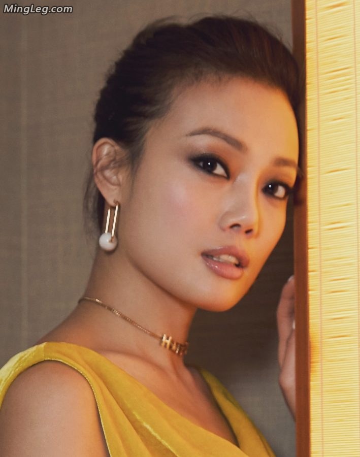 大眼美女容祖儿优雅尖头高跟鞋(5/7)