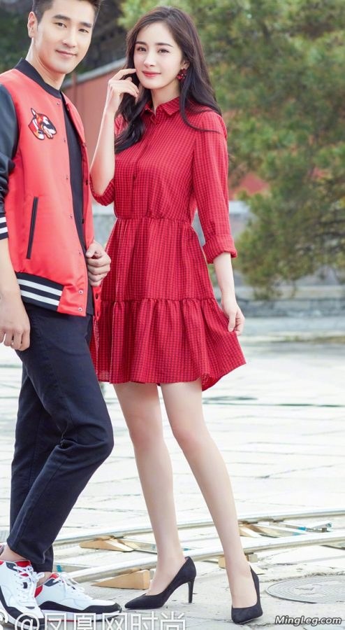 杨幂高跟美腿代言H&M(1/7)