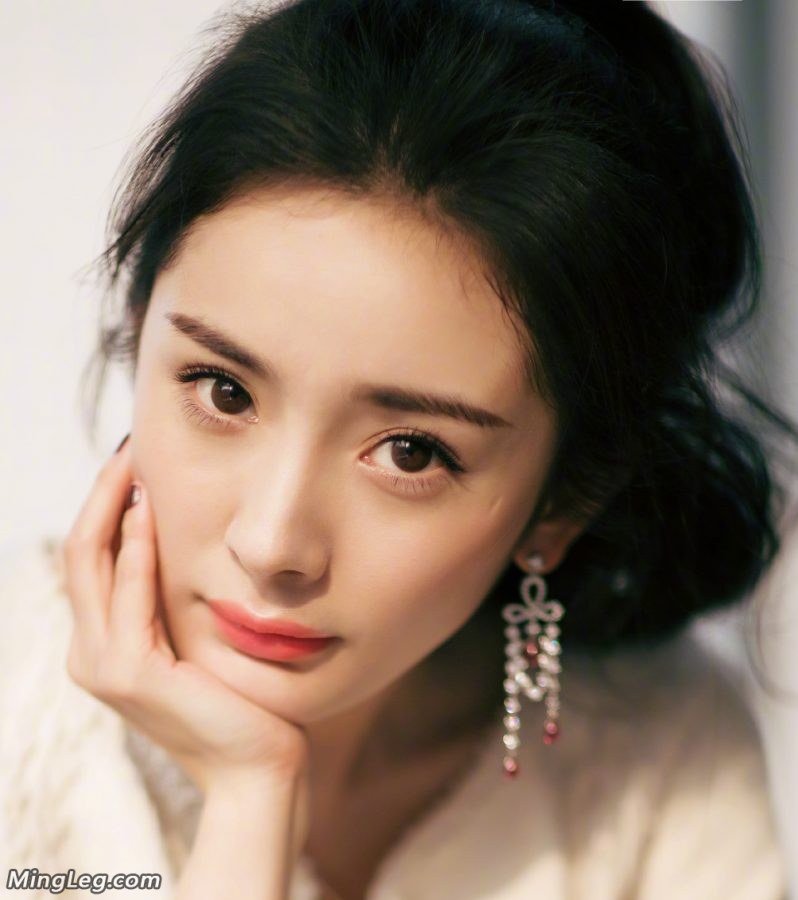 杨幂超性感美腿走一套(7/9)