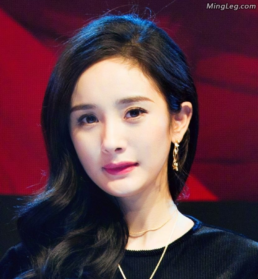 杨幂的玉腿美足越来越性感了(更一张)(10/13)