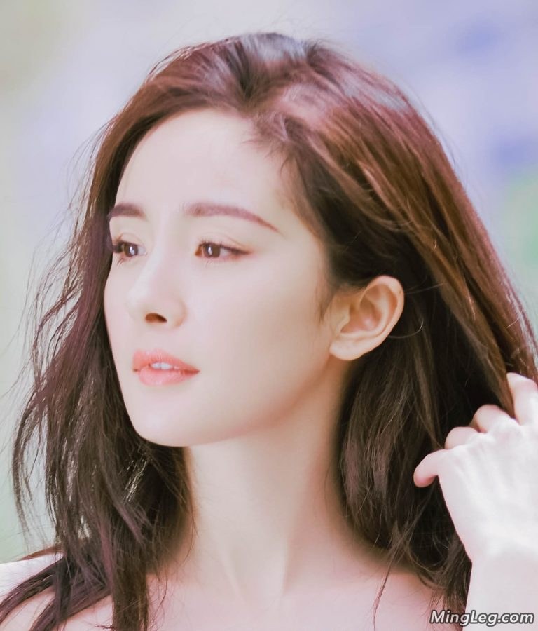 杨幂玉腿香肩写真似少女(5/5)