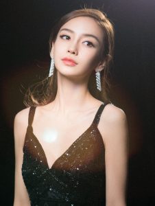 Angelababy长裙优雅请多向小璐学习