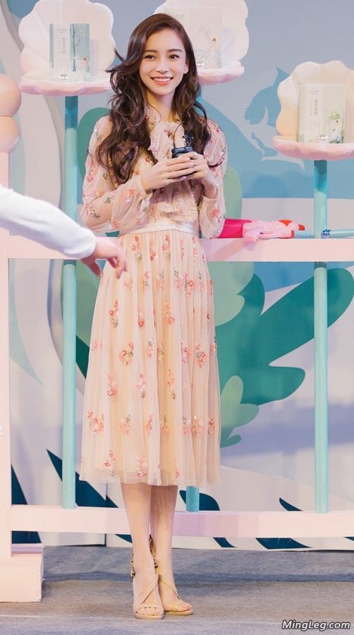 Angelababy的摄影师请以后重点多拍美腿谢谢(1/6)