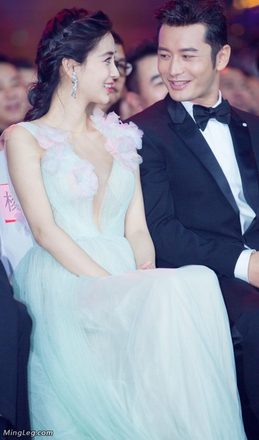The top actress Angelababy's breasts are not big but she still likes to show them off(6/12)