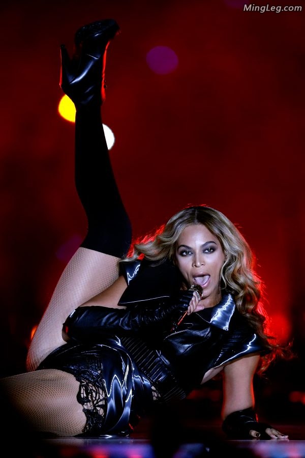 Beyonce Knowles超级碗半场秀网袜肥腿(1/10)