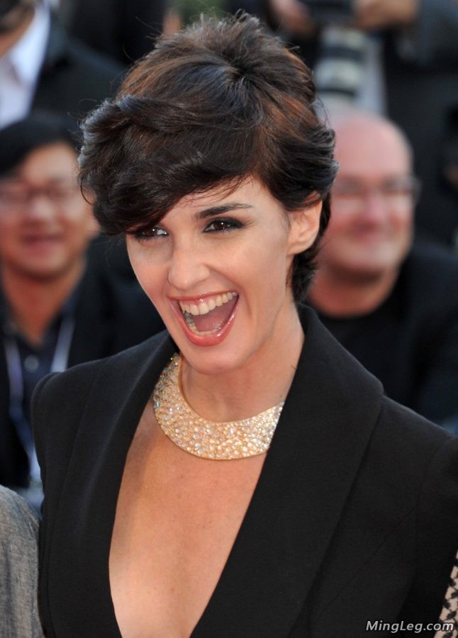 Texture photos of Spanish movie star Paz Vega's beautiful legs in high heels(4/11)