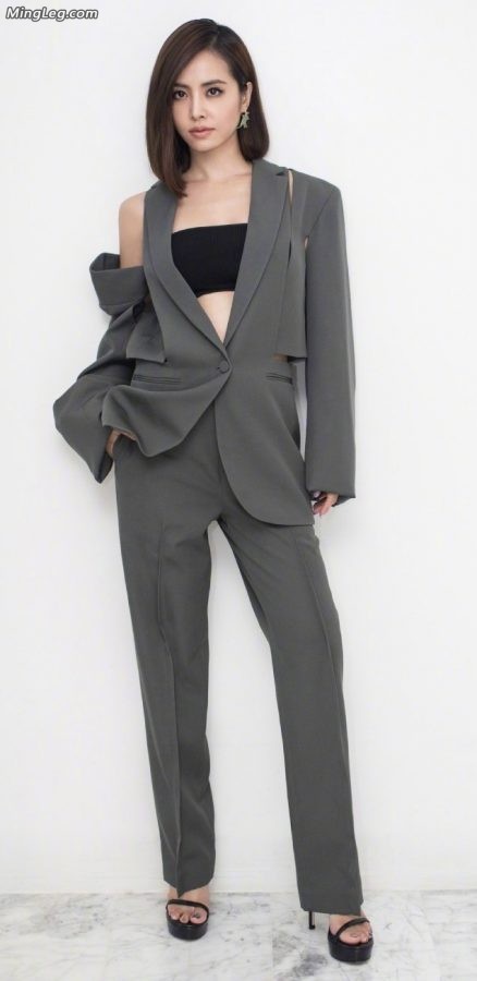 蔡依林秀足这身衣服不错适合穿着上班(5/5)