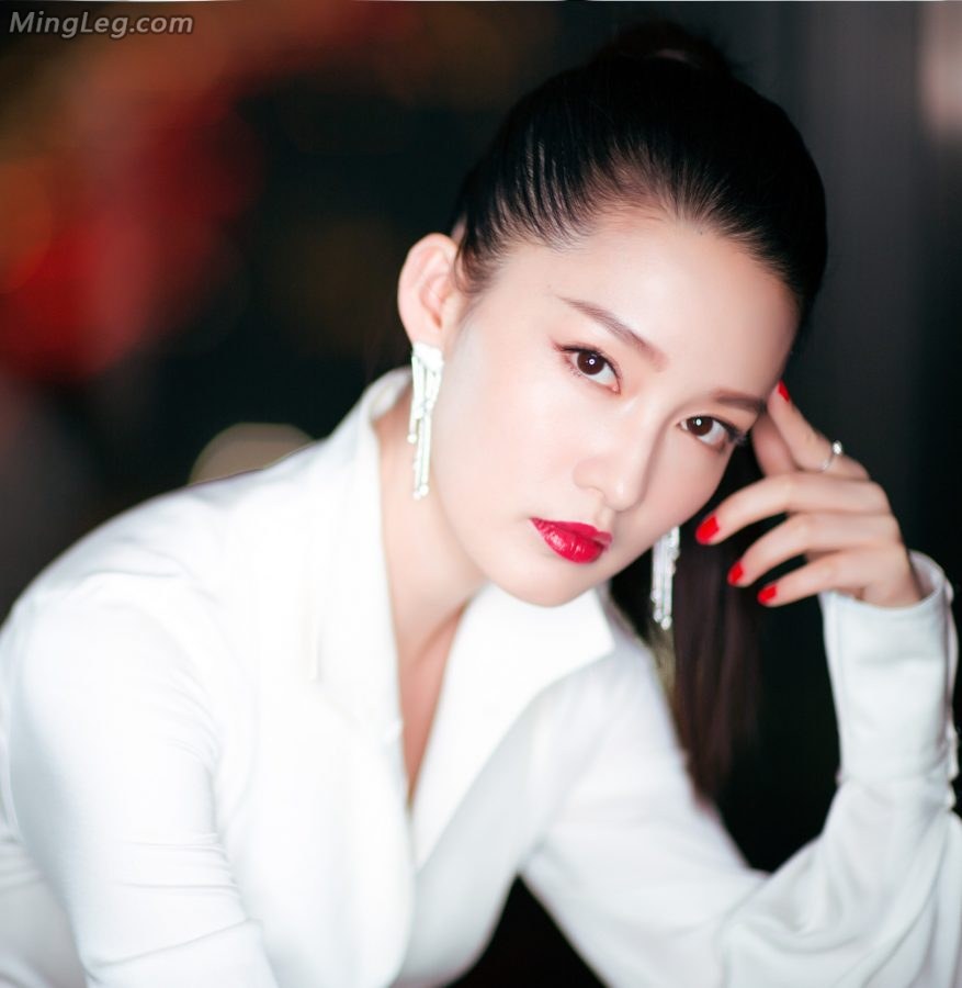 李沁牛仔裤细长腿(6/6)