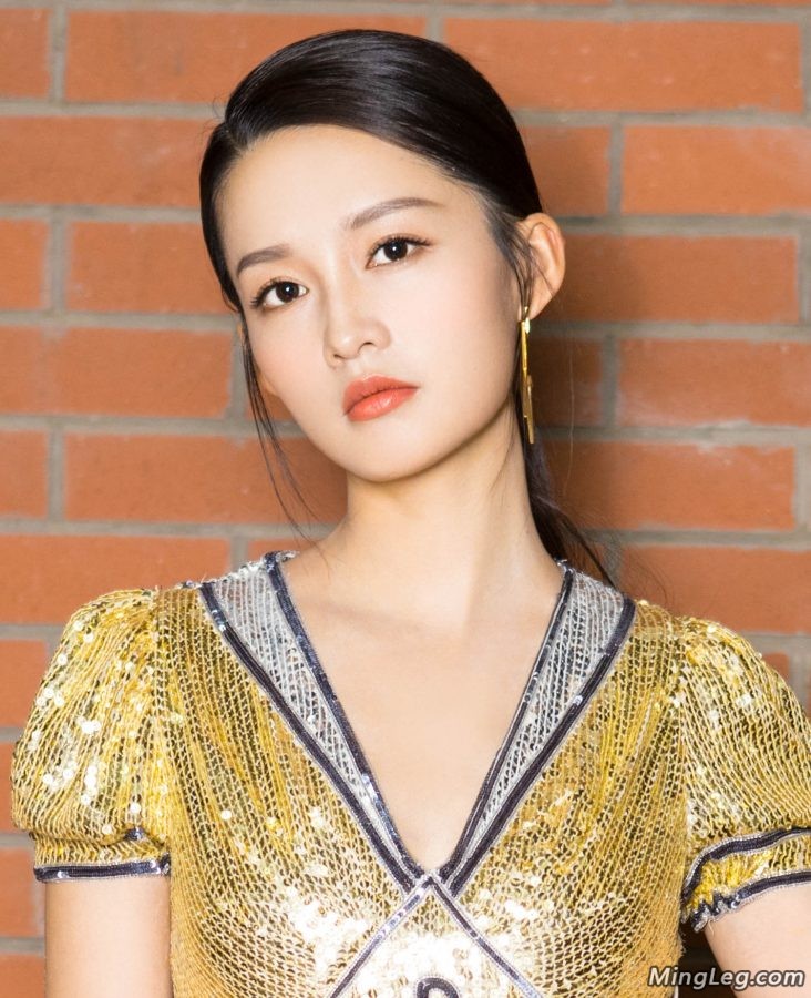 明星美女李沁的白嫩美足 喜欢她倔强的表情(4/4)