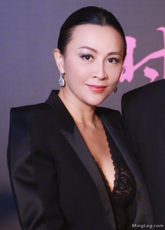 老女人刘嘉玲低胸细高跟(6/9)
