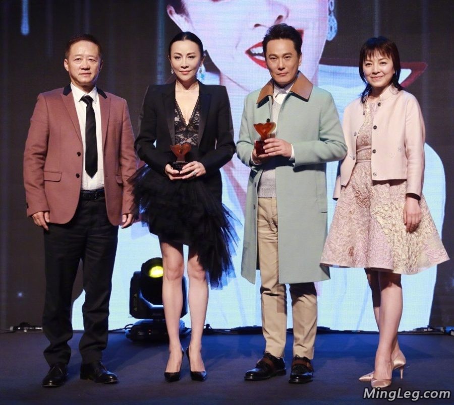 老女人刘嘉玲低胸细高跟(8/9)