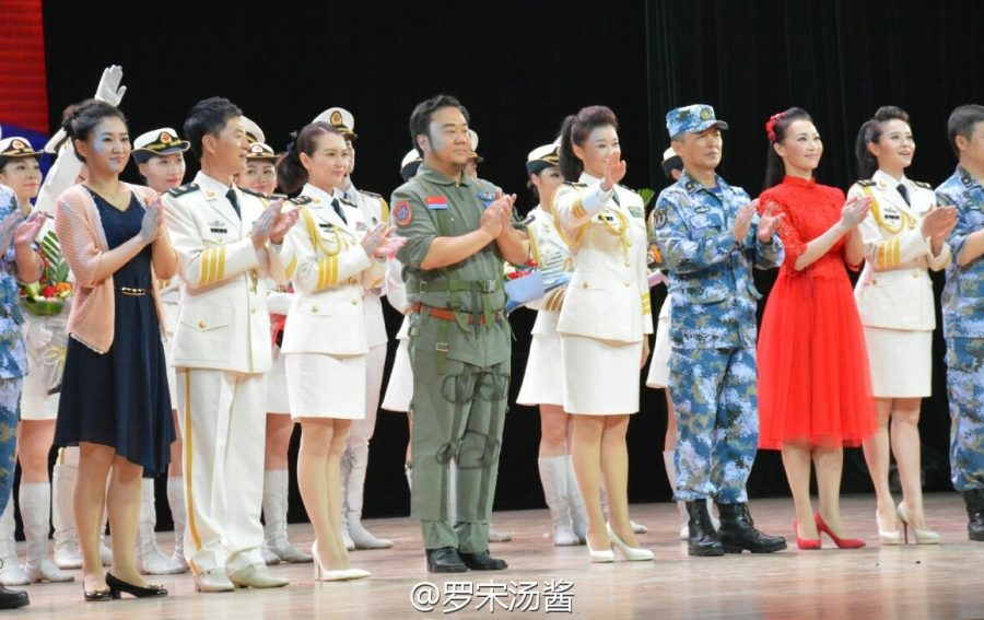 宋祖英穿制服演出气质震全场(7/7)