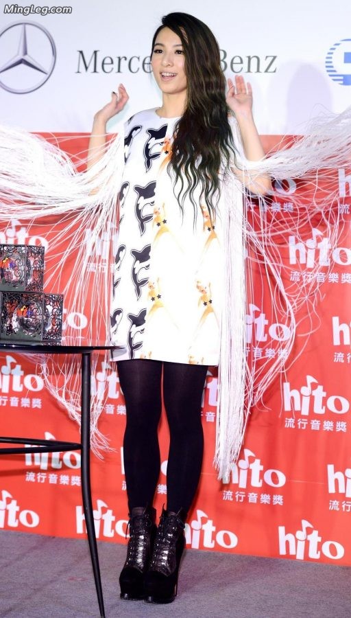 田馥甄厚黑丝袜这腿确实一般(12/16)