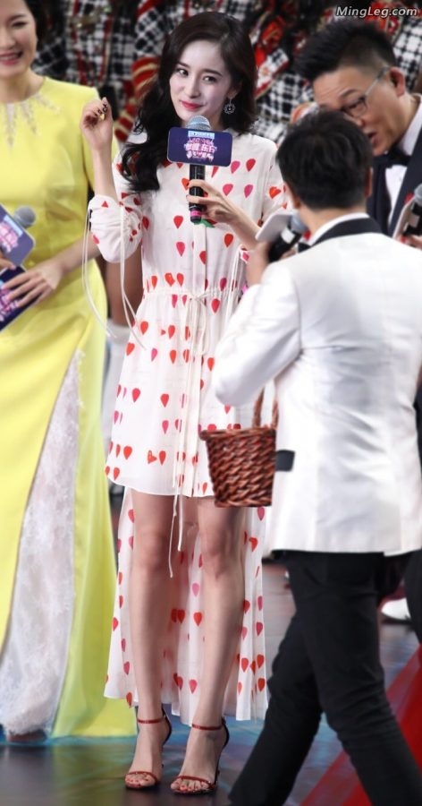 杨幂跨年玉足高跟算收集比较全了(20/32)