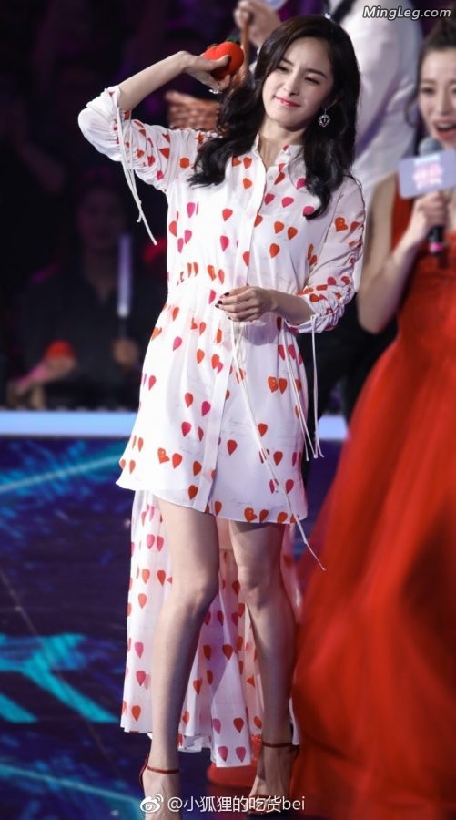 杨幂跨年玉足高跟算收集比较全了(22/32)