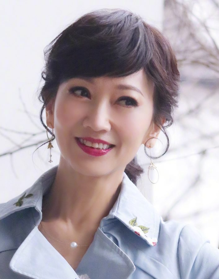 熟女赵雅芝优雅装扮腿上穿了丝袜(4/5)