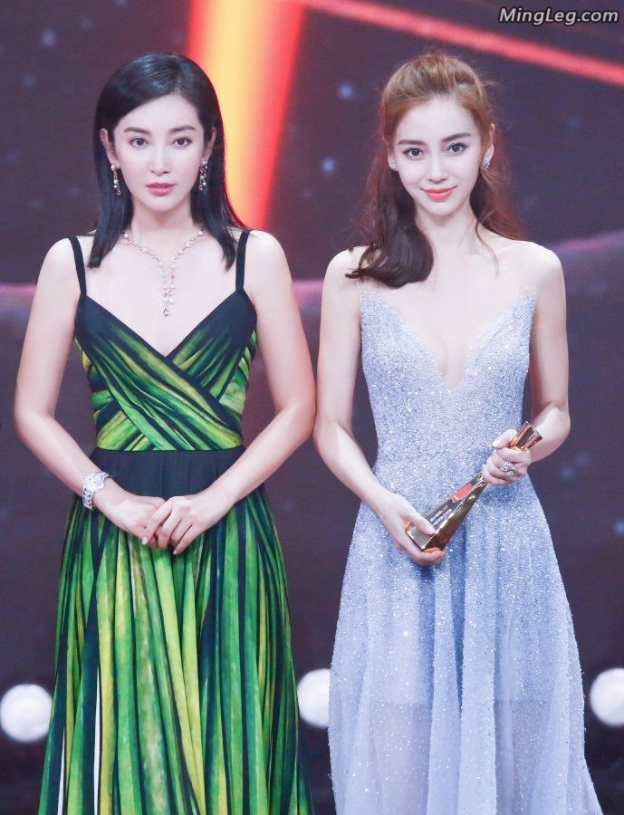 女神Angelababy玉乳美足小明不行了我们上(18/20)
