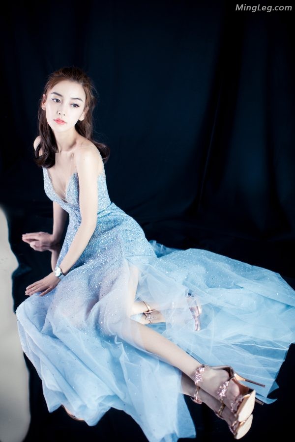 女神Angelababy玉乳美足小明不行了我们上(2/20)