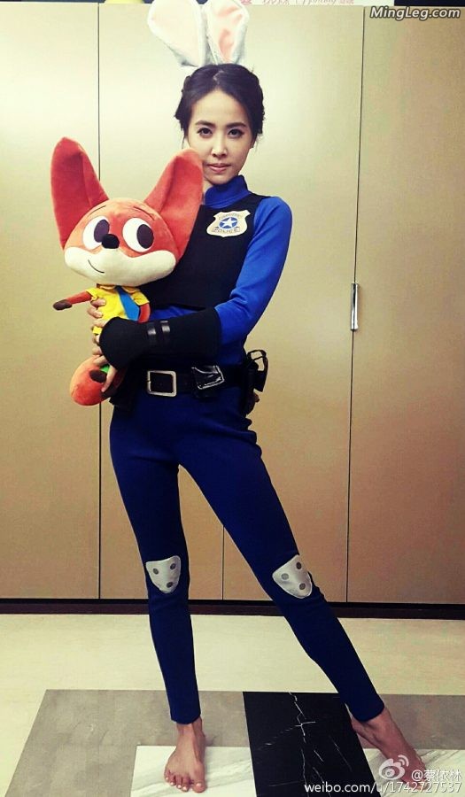 Jolin Tsai shows her feet and voices Judy in "Zootopia"(2/5)