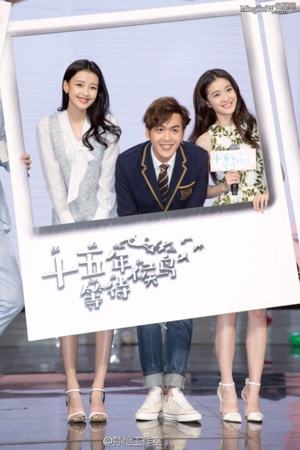 刘美含、张雪迎、孙怡穿超细高跟鞋玩足球(21/23)