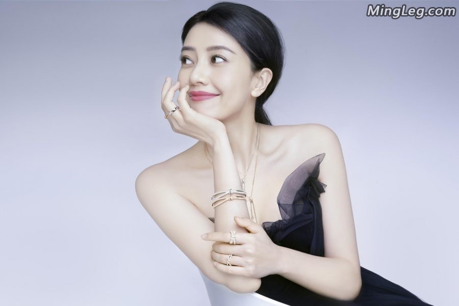 高圆圆女神光滑的美腿玉足(4/5)