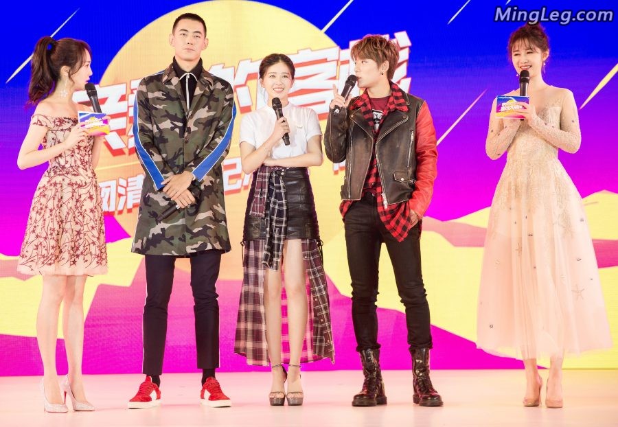 阚清子喜欢穿性感的高跟凉鞋(3/3)