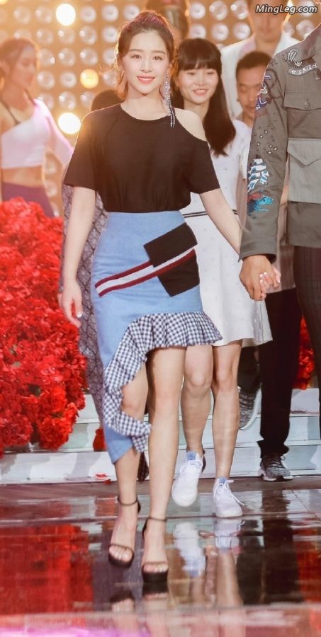 阚清子穿性感高跟鞋录《天天向上》(7/8)