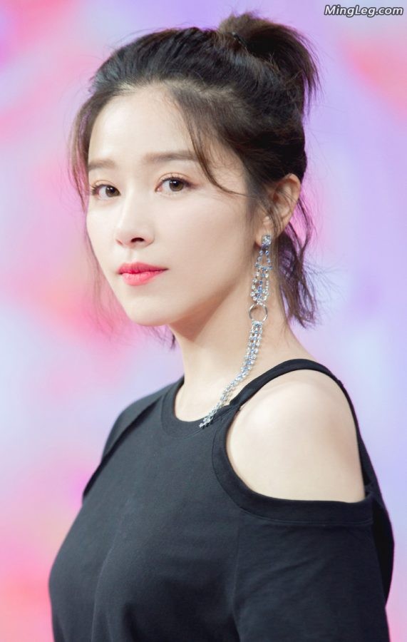 阚清子穿性感高跟鞋录《天天向上》(8/8)